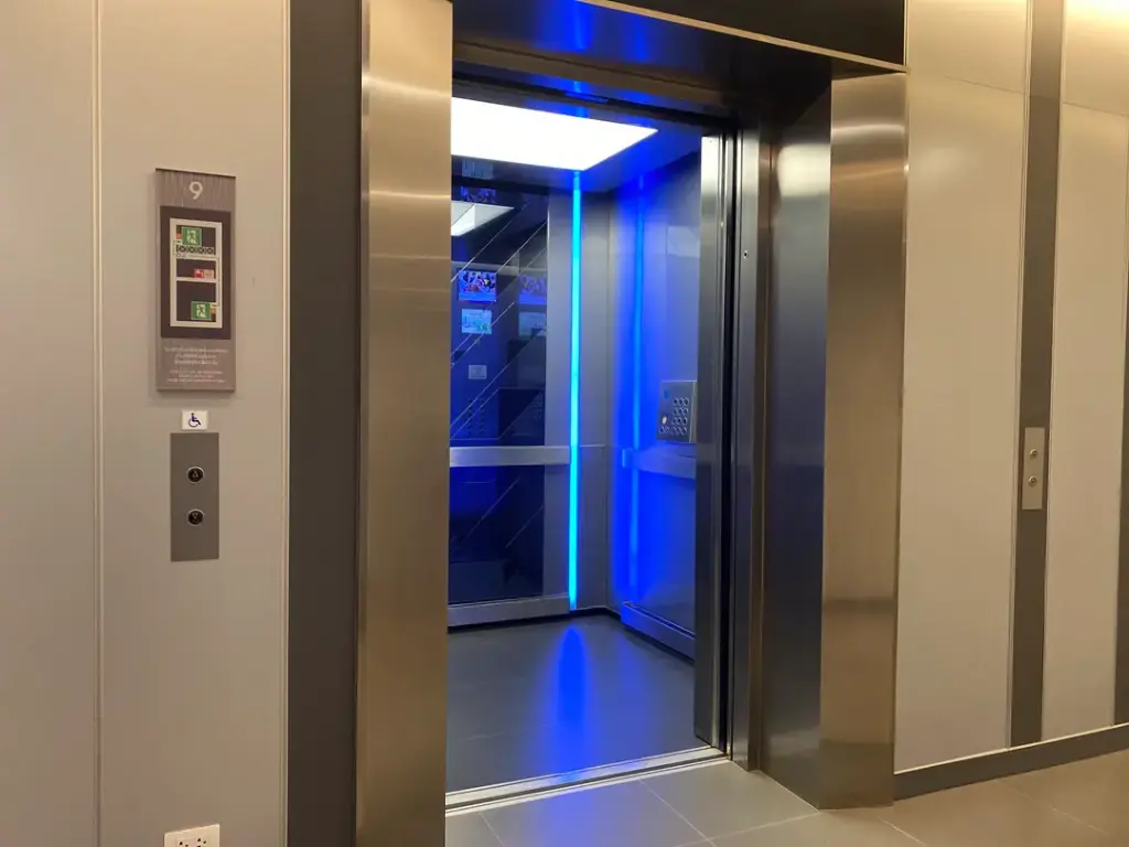 Malfunctioning ventilation fan in the passenger lift