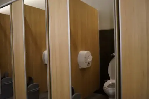 [CASE000079] Non-functioning toilet in the women’s restroom