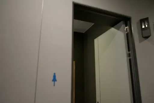 [CASE000090] Out sign light in front of the women’s restroom