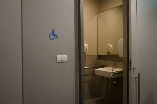 [CASE000121] Out sign light in front of the disability restroom