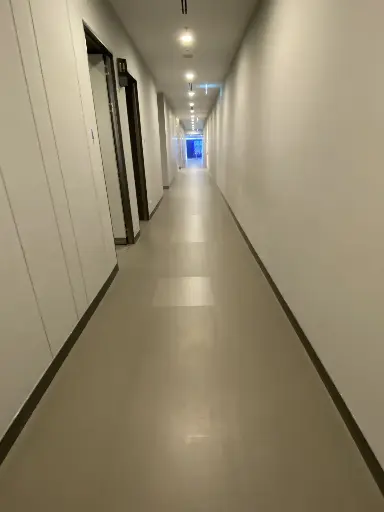 [CASE000158] The emergency exit sign in the corridor is not working.