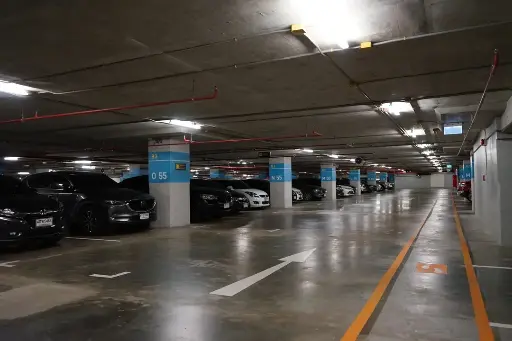 [CASE000188] There are obstructions or safety hazards in the pathways within the parking area